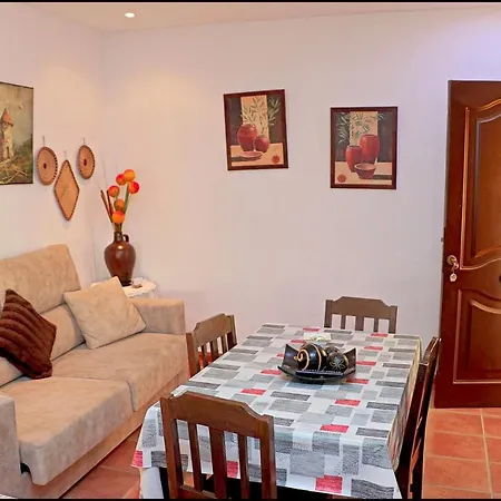 Acogedor Con Piscina Dağ evi