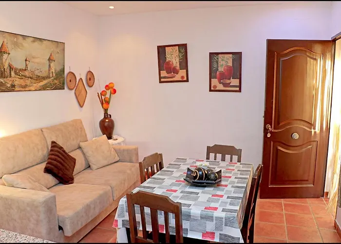 Acogedor Con Piscina Dağ evi