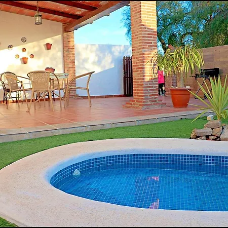 Acogedor Con Piscina