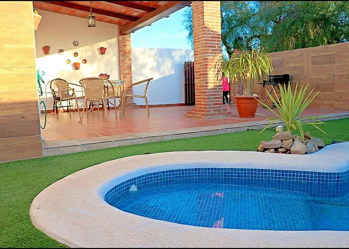 Acogedor Con Piscina