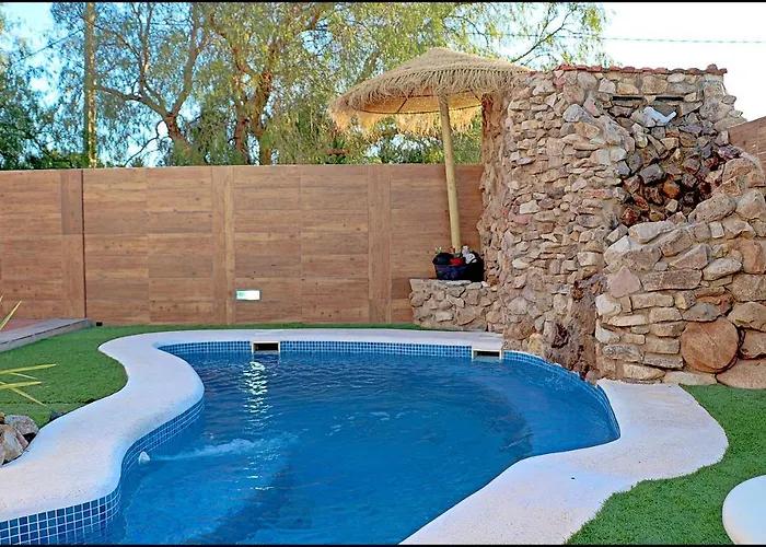 Acogedor Con Piscina 샬레