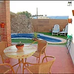 Acogedor Con Piscina Domek alpejski *