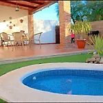 Acogedor Con Piscina