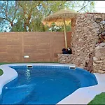 Acogedor Con Piscina Domek alpejski